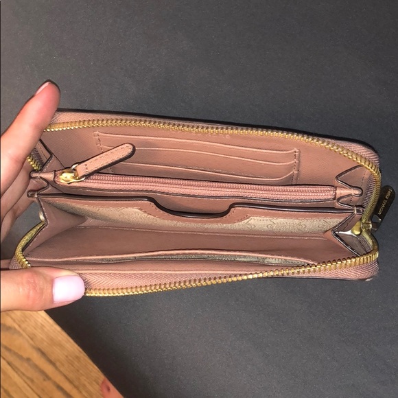 Michael Kors wallet - Picture 2 of 3